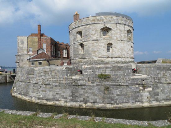 Calshot Castle