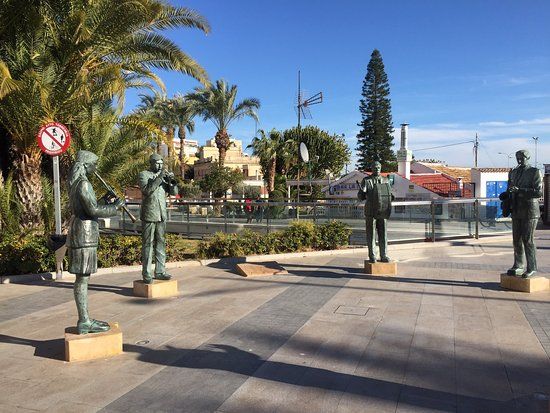 Monumento Homenaje a los Musicos Torrevejenses