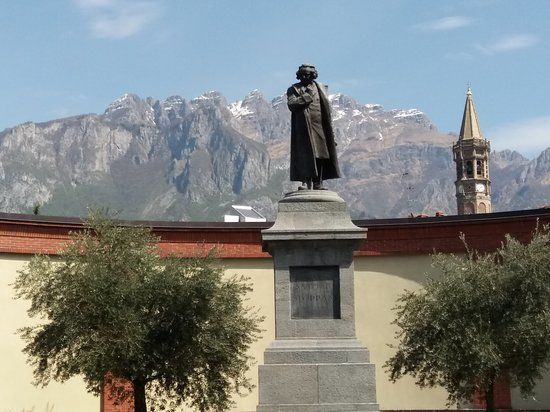 Monumento ad Antonio Stoppani