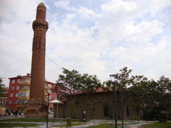 Eğri Minare