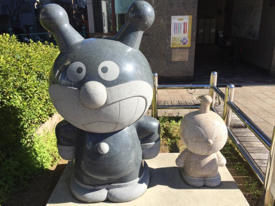 Ampan Man & Baikin Man Statue