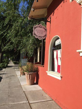 Andrea's On Pine
