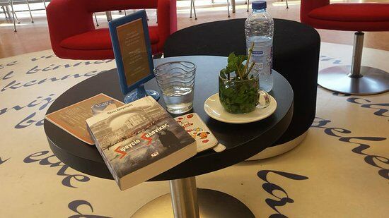 Cafe Con Libros