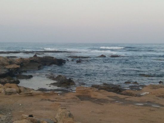 Vardas Beach Restaurant & Cafe Bar