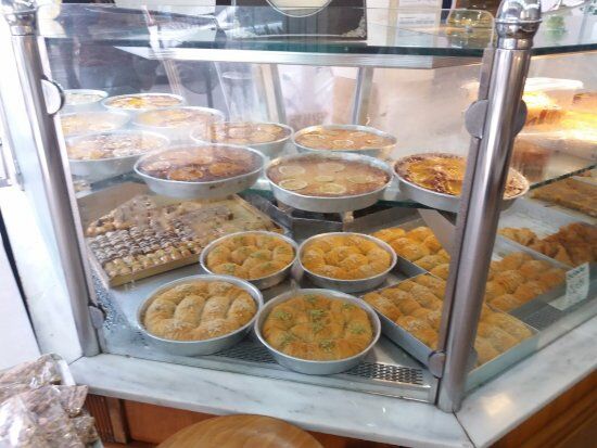 Kominatos Bakery