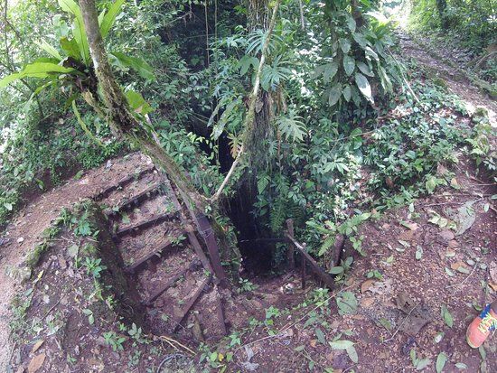 Cuevas de B'omb'il Pek y Jul Iq'