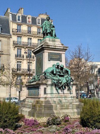 Monument to Alexandre Dumas