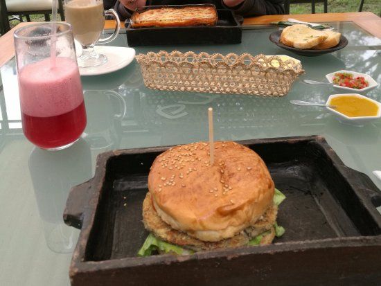 Nuna Coffee & Grill