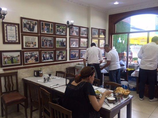 Tarihi Merkez Efendi Köftecisi Ahmet Usta