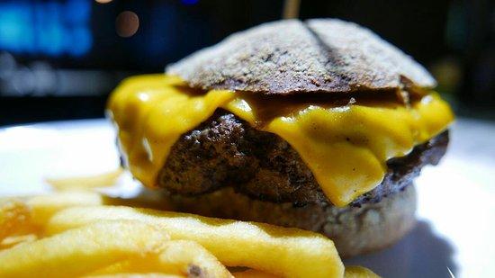 Don Burger Lounge