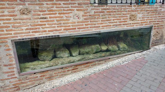 Calle Real Fountain