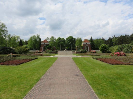 Holten Canadian War Cemetery
