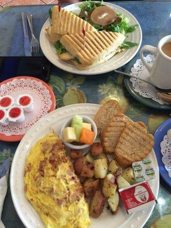 St Tropez Bakery & Bistro