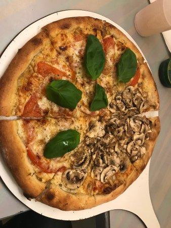 Pizza-Inn