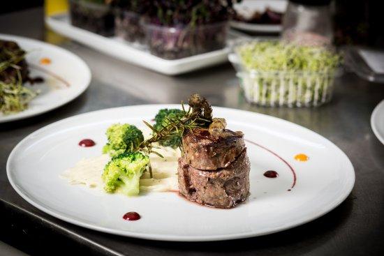 NOMAD - Wine & Cuisine