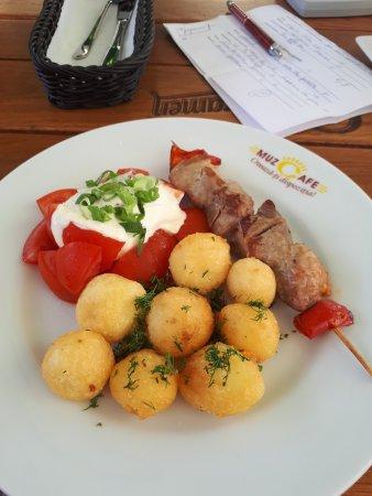 Muzzete Karaoke & Cafe