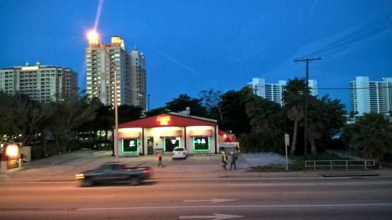 Joey D's Chicago Style Eatery & Pizzeria