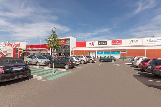 Nacarat Shopping Center