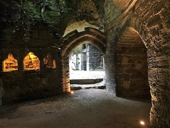 Troglodytes & Sarcophages