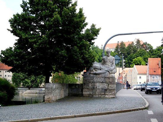 Vater-Lech-Skulptur
