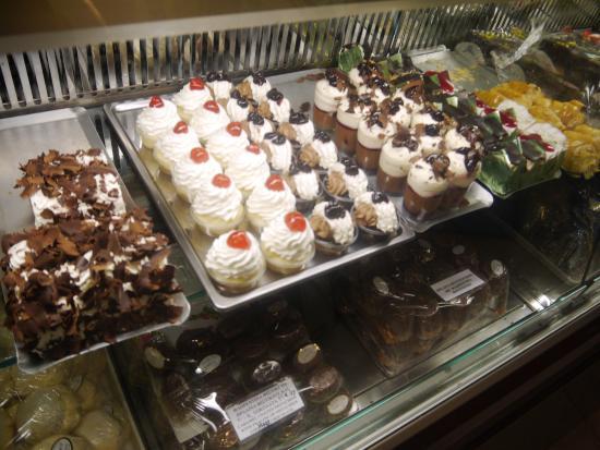 Manos Patisserie