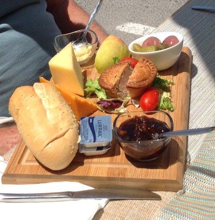 Harbour View Bar and Restaurant