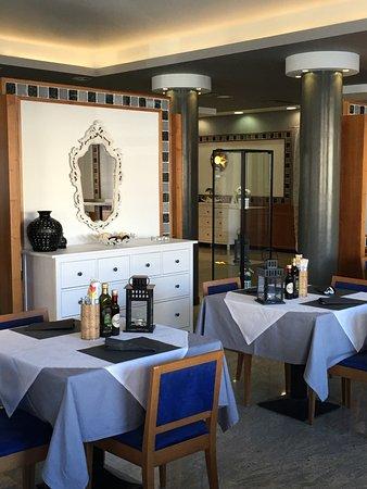 Pizzeria con Cucina