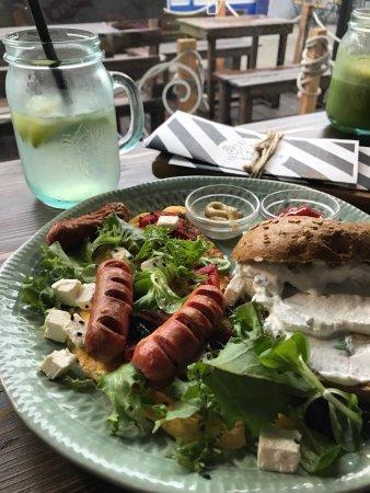 Esszencia Juice Bar