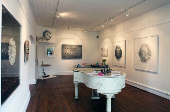 Modern Artists Gallery