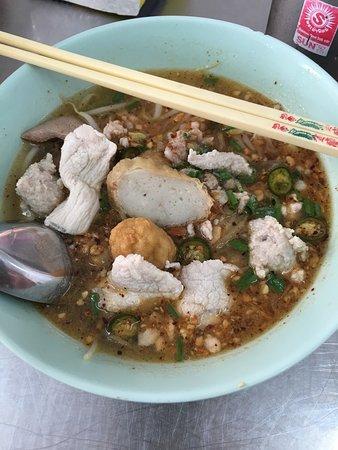 Nai Chio Mudaeng Mu Krop