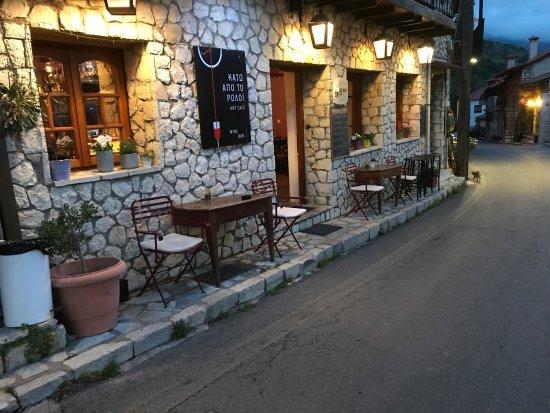 Kato apo to Roloi Under the Clock Art Cafe & Cocktail Bar