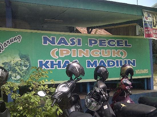 Nasi Pecel Khas Madiun Pak Kumis