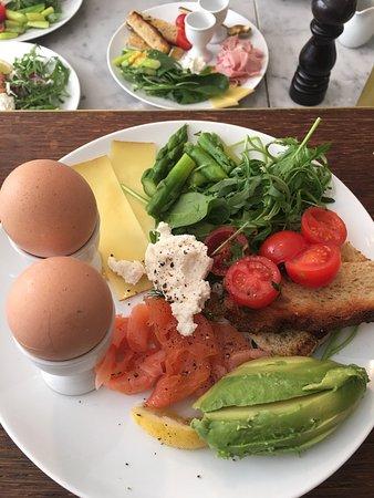 La Petite Table