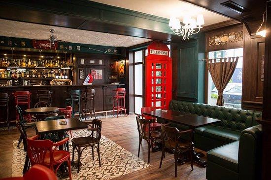 Charlie's Pub