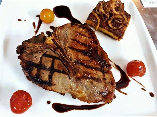 Ferdie's Cocktail Bar & Restaurant