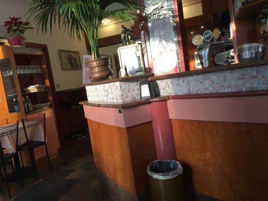 Hollywood Bar