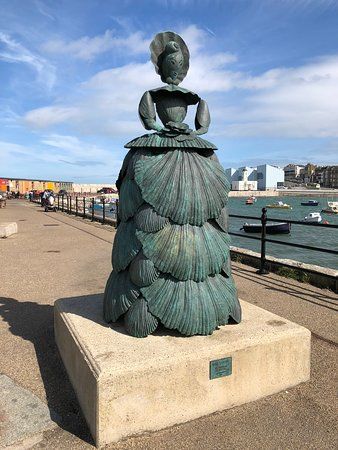 Mrs Booth, The Shell Lady