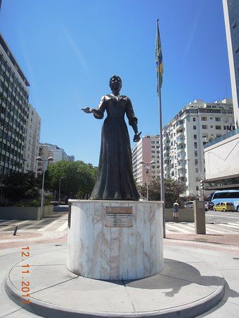 Estatua Princesa Isabel