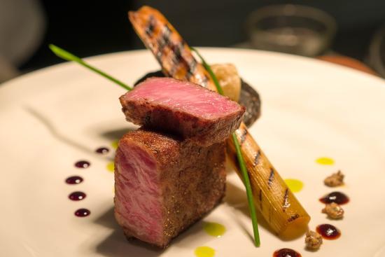 Gees Restaurant & Bar