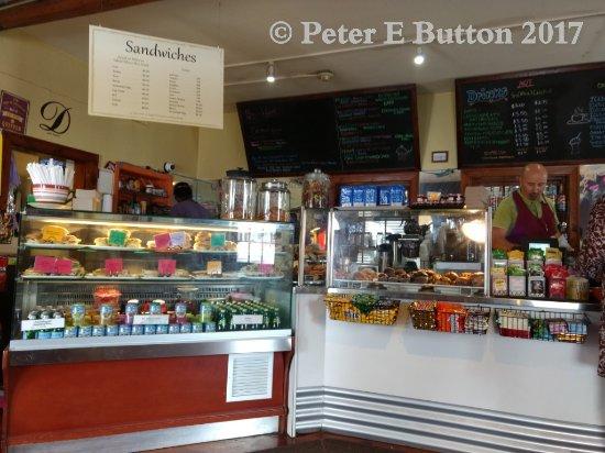 Dangelinis Cafe & Bakery