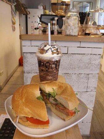 CAPULUS Bagels & Coffee Shop