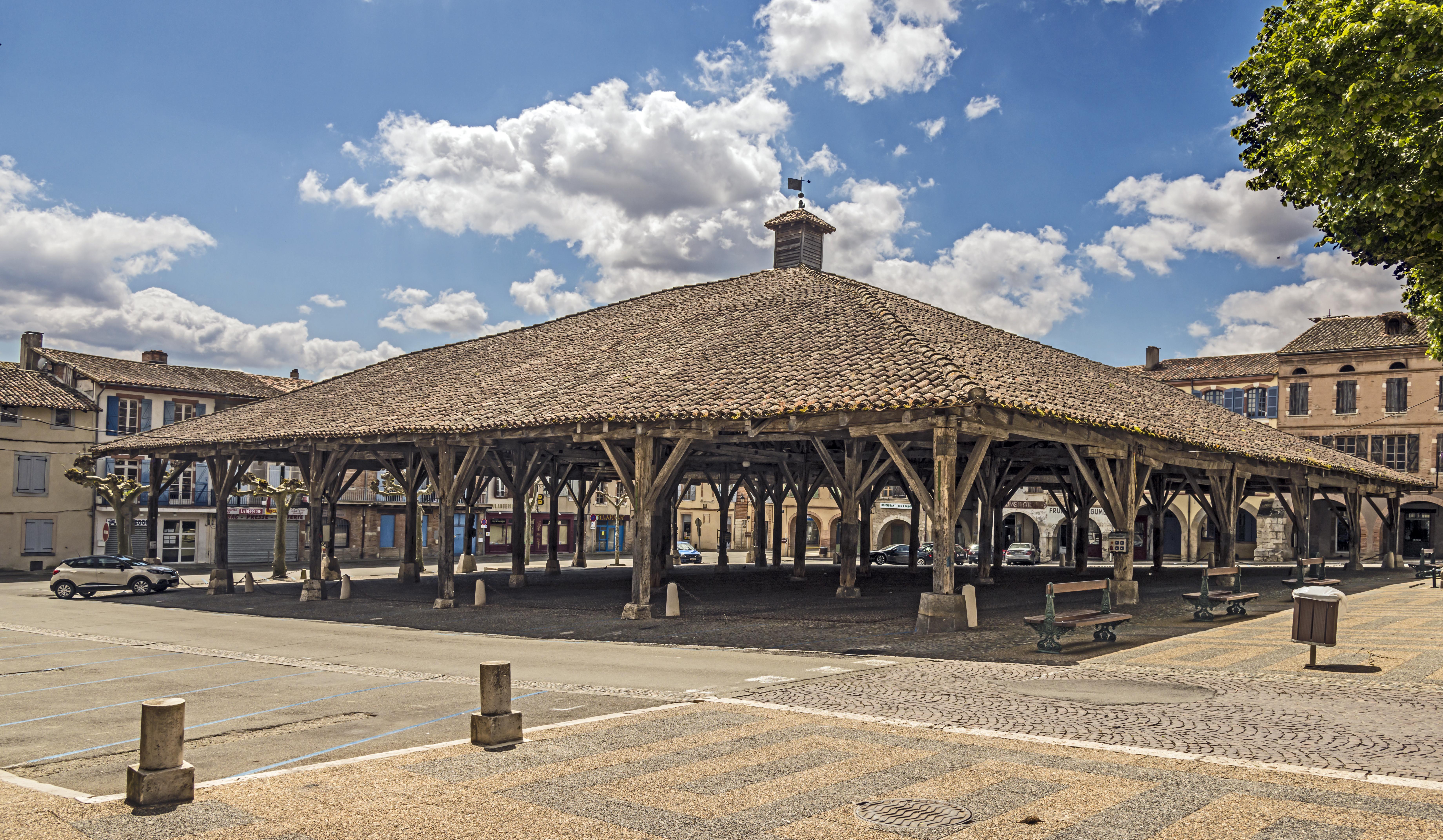 halle de Beaumont-de-Lomagne