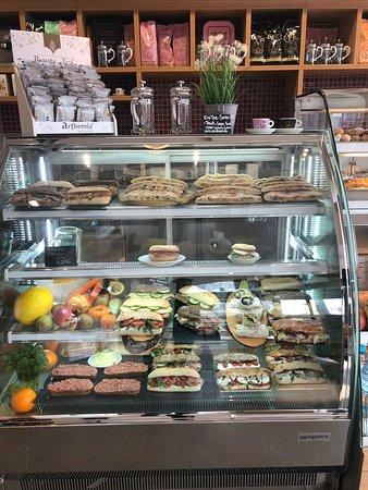 Small's & Tall's Cafe