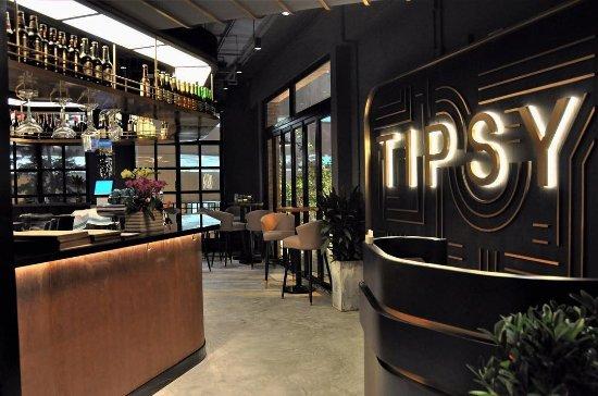 Tipsy Restaurant & Bar