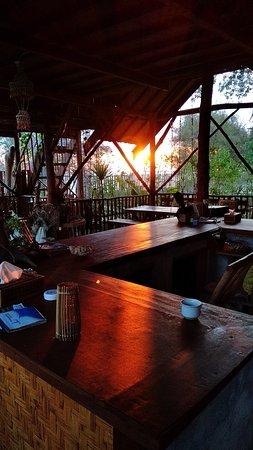 Maryan Moyo Bar & Restaurant