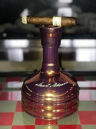 Robusto's Cigar Bar and Bistro