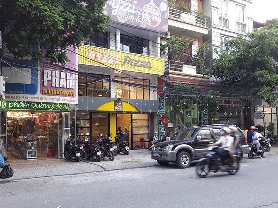 Pyzzi Pizza