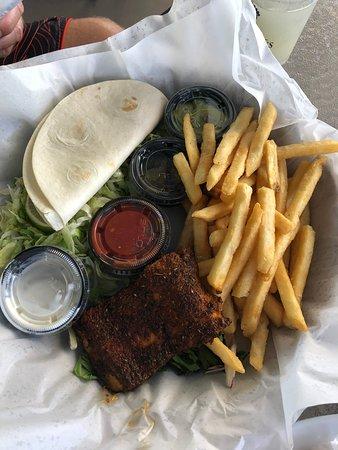 Barefoot's Beachside Bar & Grill