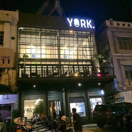 YORK Coffee & Cookery