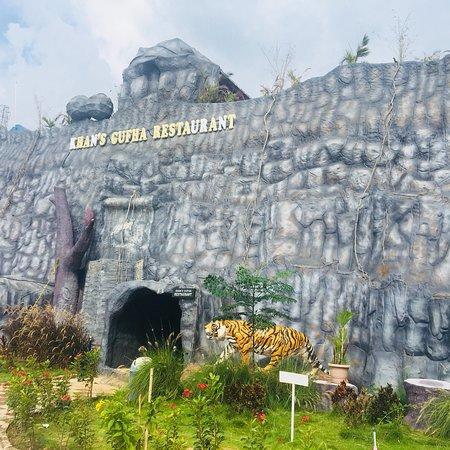 Khan's Resort & Gufha Restaurant